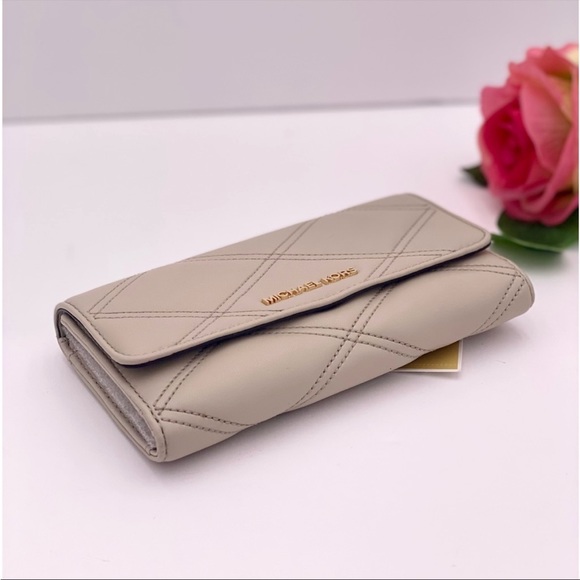 New Michael Kors Large Trifold Wallet Light Sand - Picture 3 of 12